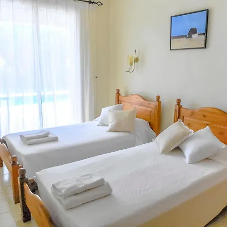 Sleeps 6 Pool Air Con T627259 Villa Es Canutells