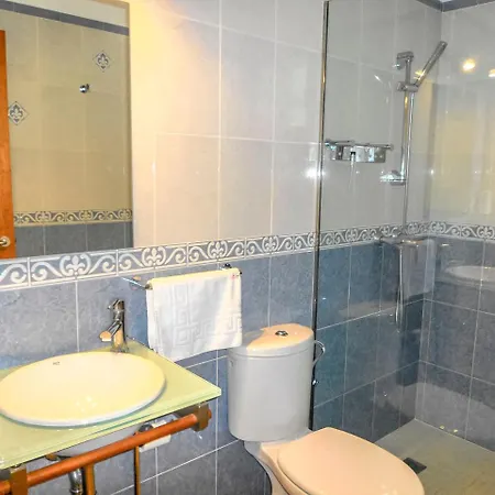Villa Sleeps 6 Pool Air Con T627259