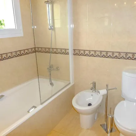 Villa Sleeps 6 Pool Air Con T627259