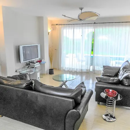 Sleeps 6 Pool Air Con T627259 * Es Canutells