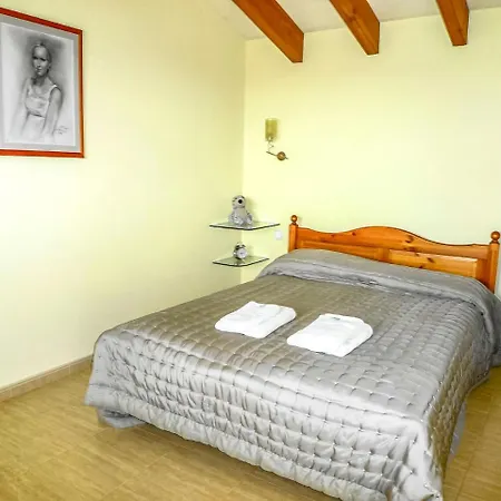 Villa Sleeps 6 Pool Air Con T627259 *