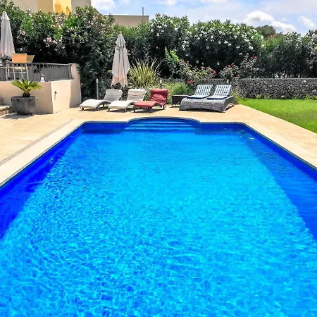 וילה Sleeps 6 Pool Air Con T627259 אס קנוטלס