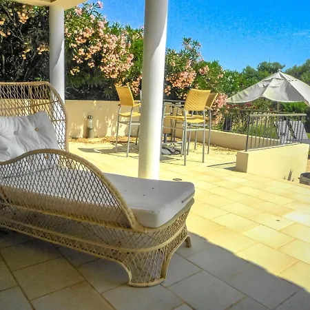 וילה Sleeps 6 Pool Air Con T627259
